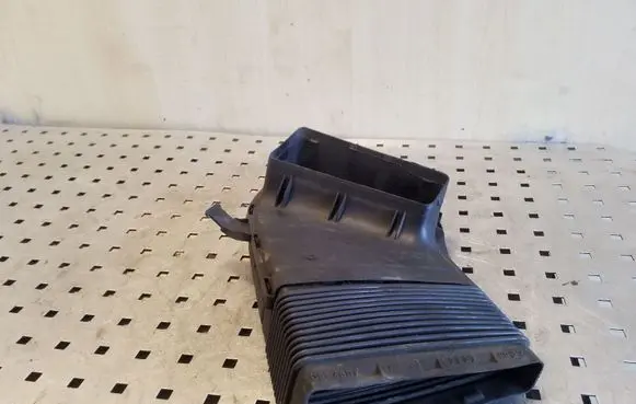 Audi A4 S4 B7 8E 8H Air intake duct part 8E0129617