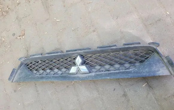 Mitsubishi ASX Front bumper upper radiator grill 6402A217