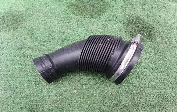 Audi A5 Sportback 8TA Air intake hose/pipe 04L129661