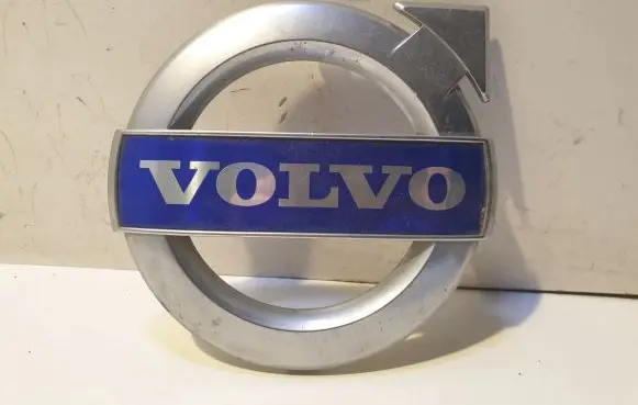 Volvo XC70 Manufacturer badge logo/emblem 30796425 30796426