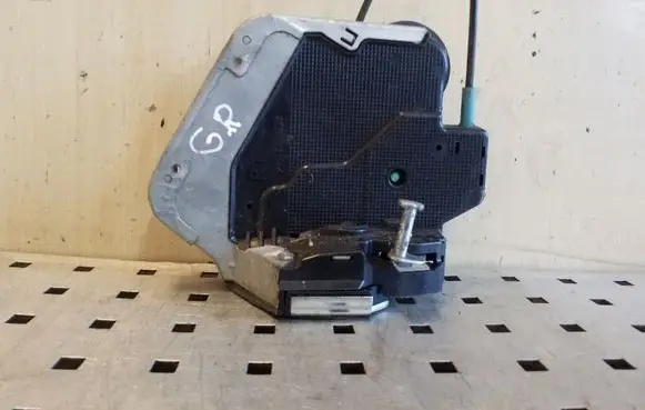 Suzuki Grand Vitara II Rear door lock