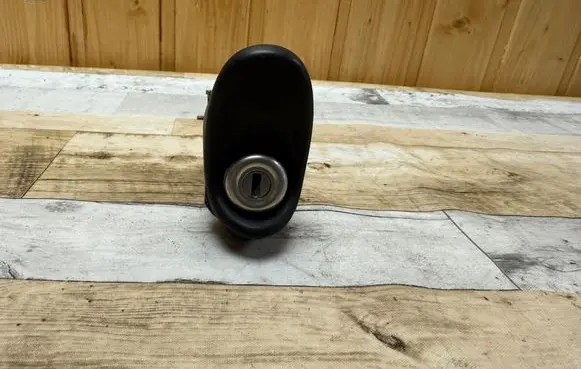 Toyota Yaris Tailgate exterior lock 