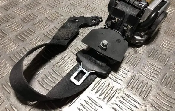 Mercedes-Benz E W211 Front seatbelt 601526300