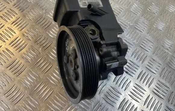 BMW 5 E60 E61 Power steering pump 7693974101