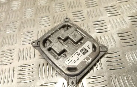 Peugeot 308 Xenon control unit/module 130732940400 10EEG122222