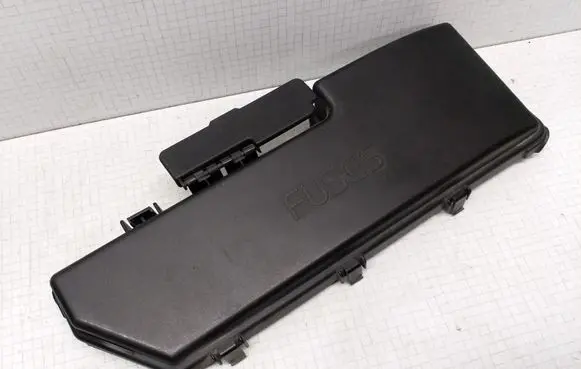 Volvo S60 Fuse box cover 9494211
