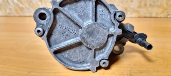 Ford Focus Vacuum pump D1651B