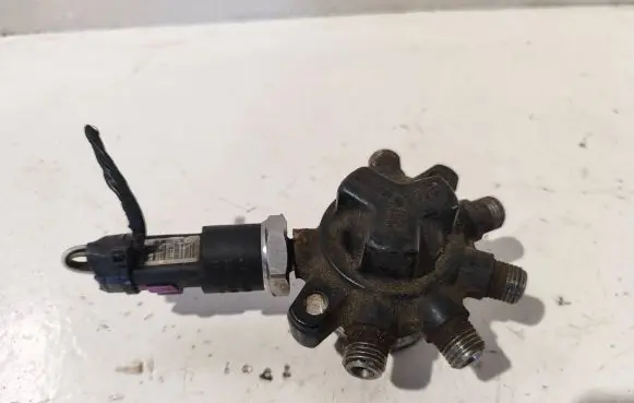 Ford Focus Fuel main line pipe R9144Z020C