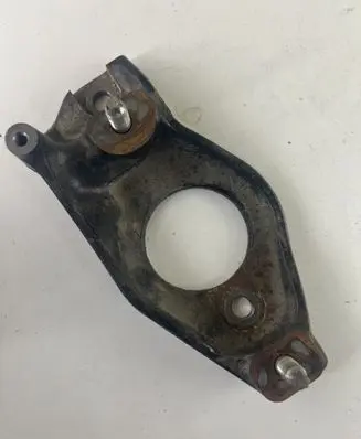 Suzuki Ignis Engine mounting bracket