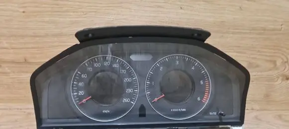 Volvo V70 Speedometer (instrument cluster) 31254535AA