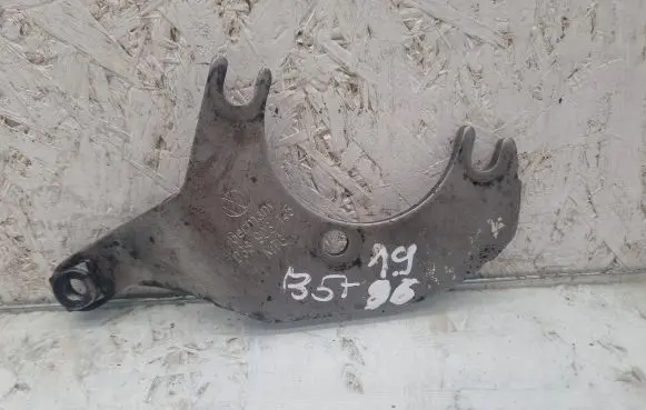 Volkswagen PASSAT B5.5 Other engine bay part 038903145
