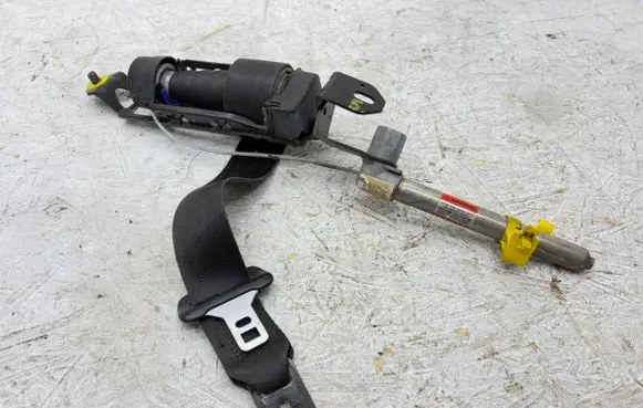 Volvo V70 Front seatbelt 605935900D 6234523494