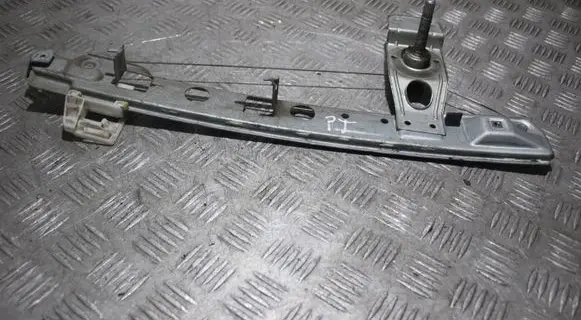 Rear door manual window regulator