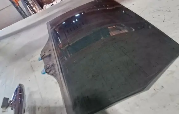 Honda CR-V Rear door window glass