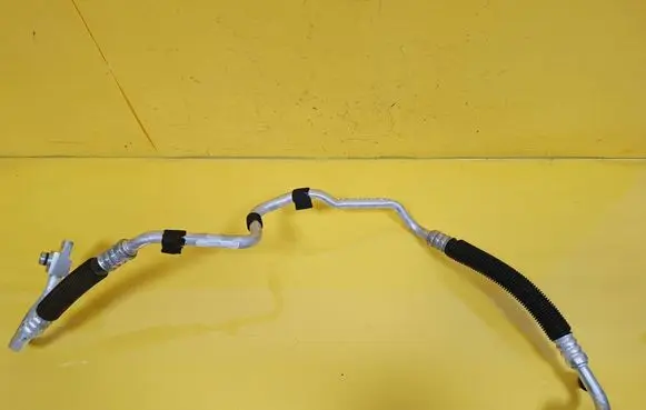 Chrysler Voyager Air conditioning (A/C) pipe/hose 05005220AE