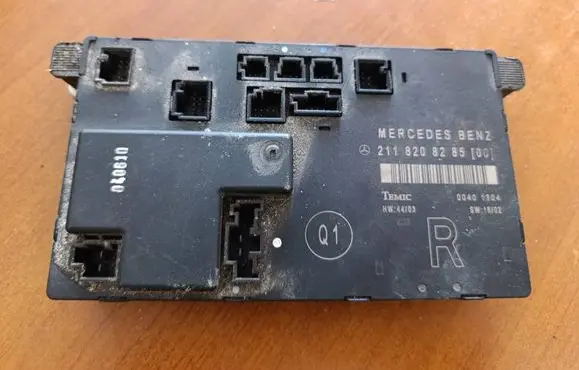 Mercedes-Benz E W211 Door control unit/module 2118208285