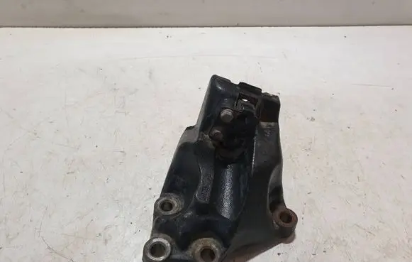 Hyundai Kona I Engine mounting bracket 26260