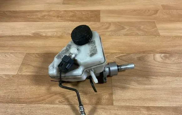 Ford Mondeo Mk III Master brake cylinder 2S712422AA 0204024728