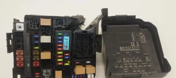 Hyundai i40 Fuse module