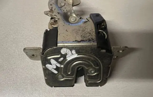 Mitsubishi Colt Tailgate/trunk/boot lock/catch/latch MR959190