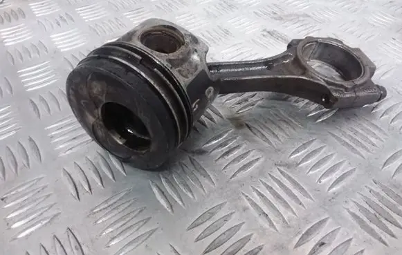 Volkswagen Golf IV Piston with connecting rod 22117246V200 038GDE