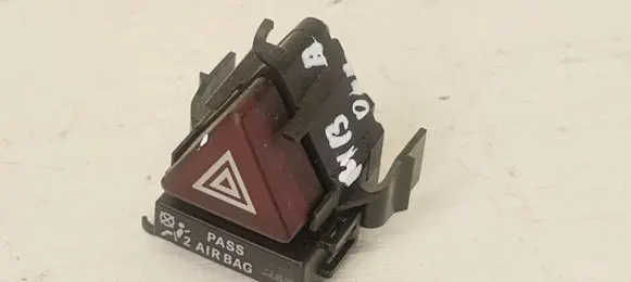 Mercedes-Benz A W169 Hazard light switch 1698203610 33450101