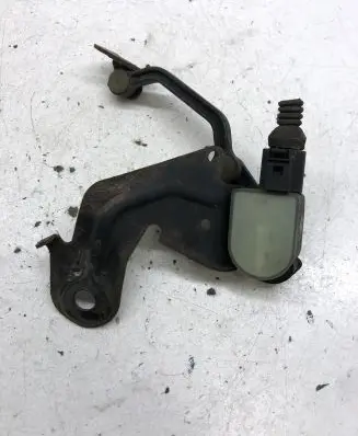 Headlight/headlamp level sensor