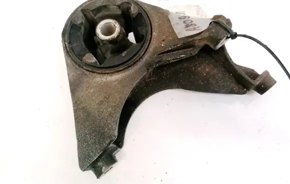 Chevrolet Captiva Engine mount bracket