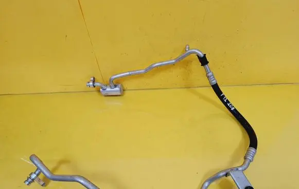 Nissan Primera Air conditioning (A/C) pipe/hose 924480AV701