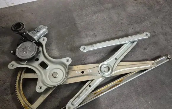 Toyota Hilux (AN10, AN20, AN30) Front door window regulator with motor 698100K041 857100K010