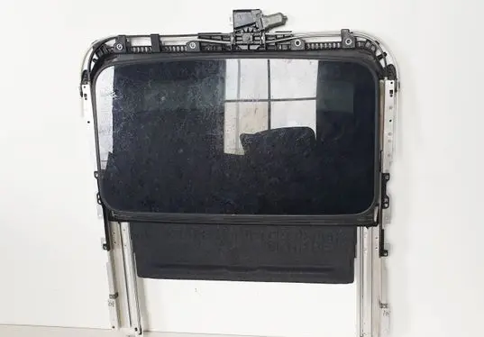 Suzuki Kizashi Sunroof glass 
