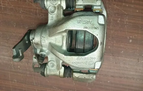 Renault Master III Rear brake caliper 440106795R
