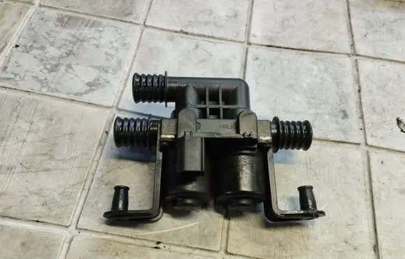 BMW X6 E71 Coolant heater control valve 6411691054404