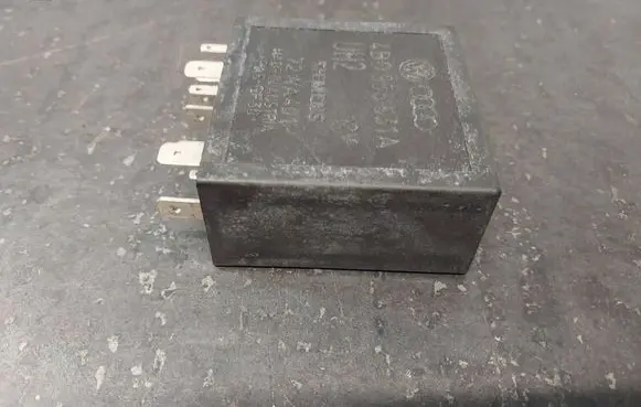 Skoda Octavia Mk1 (1U) Other relay 4B0955531A 377