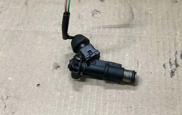 Citroen Xsara Picasso Fuel injector 01F005A