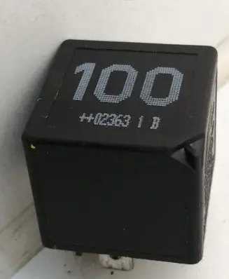 Volkswagen Transporter - Caravelle T4 Hazard warning light relay 95VW10K705CA