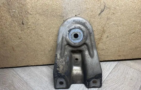 Audi A6 S6 C6 4F Engine mounting bracket 4F0399541C