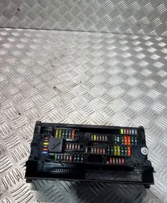 BMW 5 F10 F11 Fuse module 9252815