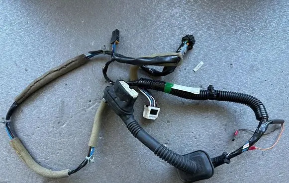 Nissan Patrol Y61 Rear door wiring loom 24126VB065