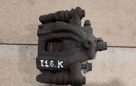 Honda CR-V Rear brake caliper