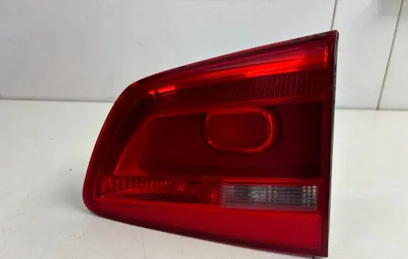 Volkswagen Touran II Tailgate rear/tail lights 1T0945094A