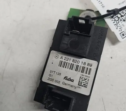 Mercedes-Benz S W221 Aerial antenna amplifier A2218201889