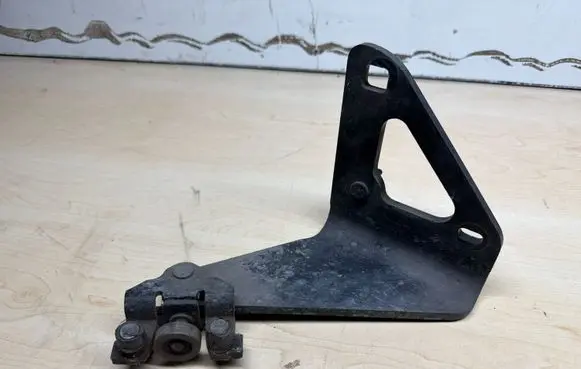 Opel Vivaro Sliding door lower roller guide/hinge 745965439R
