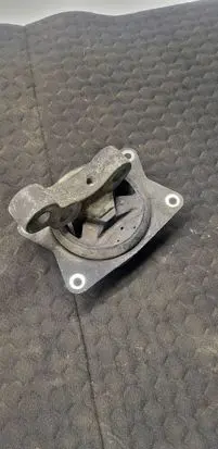 Opel Signum Engine mount bracket