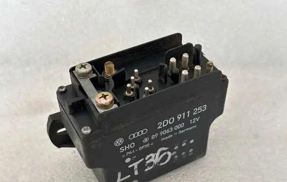 Volkswagen II LT Glow plug pre-heat relay 2D0911253 899063000