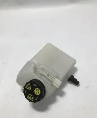 Ford Kuga III Brake fluid reservoir DG6786