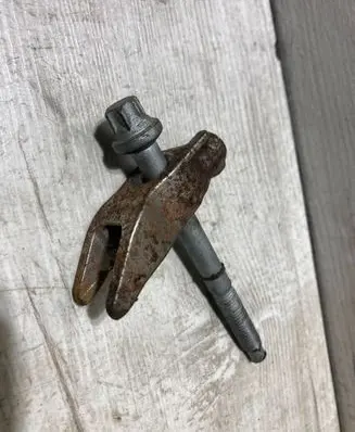 Citroen C3 Aircross Fuel Injector clamp holder