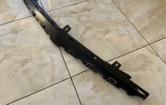 Front bumper mounting bracket