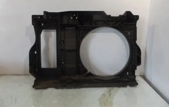 Engine bonnet/hood lock trim molding