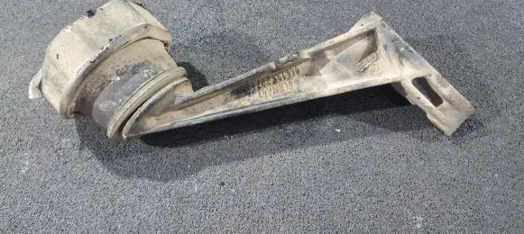Volkswagen Transporter - Caravelle T4 Engine mount bracket 701199201C